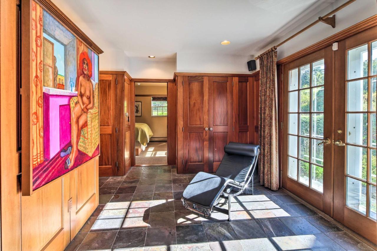 Lovely Brookfield Home With Private Deck And Views Kültér fotó